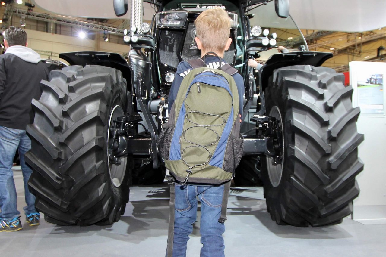 Landwirtschaftsreifen, Symbolbild von der Agritechnica 2017. Bild: «die grüne» / Jürg Vollmer