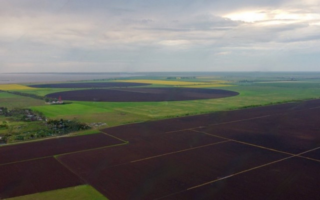 Felder in der Ukraine aus der Vogelperspektive.