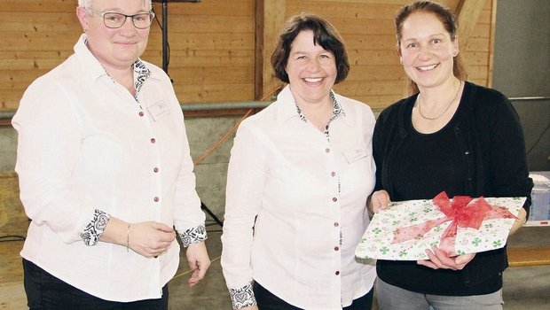 Präsidentin Edith Camenzind mit der zurückgetretenen Cornelia Bucheli und ihrer Nachfolgerin Monika Grab-Städler (v. l.).