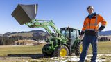 Gruene Traumtraktor

Tobias Kälin  Einsiedeln mit seinem John Deere



© Gian Vaitl  (Bild: «die grüne» / Gian Vaitl)