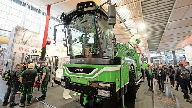 Gerade in der Forst- und Kommunaltechnik gibt es nicht nur Neuheiten, sondern durchdachte Weiterentwicklungen von bekannten Maschinen. 