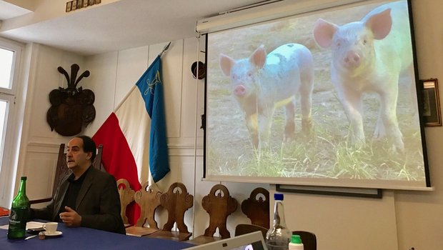 "Die tiefen Preise sind eine Schande": STS-Geschäftsleiter Hansuli Huber legte sich auch für die Bauern ins Zeug. (Bild akr)