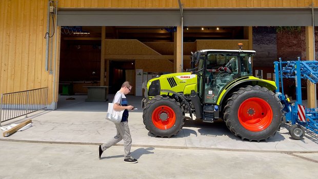 Claas-Traktor in der Ausstellung «Von Heugabeln und Drohnen: Landwirtschaft heute» im Verkehrshaus der Schweiz.