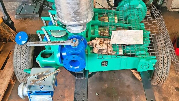 Bei der Kolbenpumpe Bei der Kolbenpumpe wird die Gülle angesaugt und ausgestossen.
