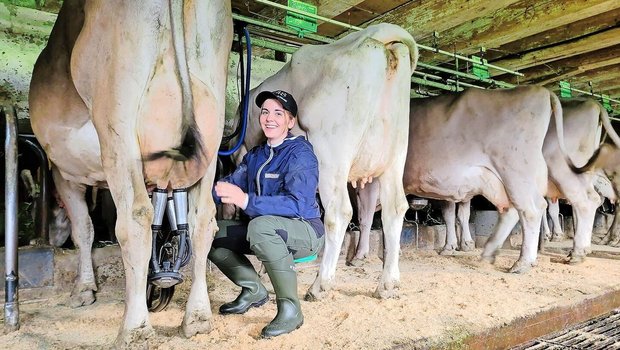 Larina Bühlmann fühlt sich im Stall am wohlsten. Später einmal möchte sie einen Milchwirtschaftsbetrieb mit eigener Braunviehherde führen.  