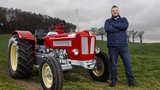 Matthias Stirnimann mit seinem Schlüter Compact 850. (Bild: «die grüne» / Pia Neuenschwander)