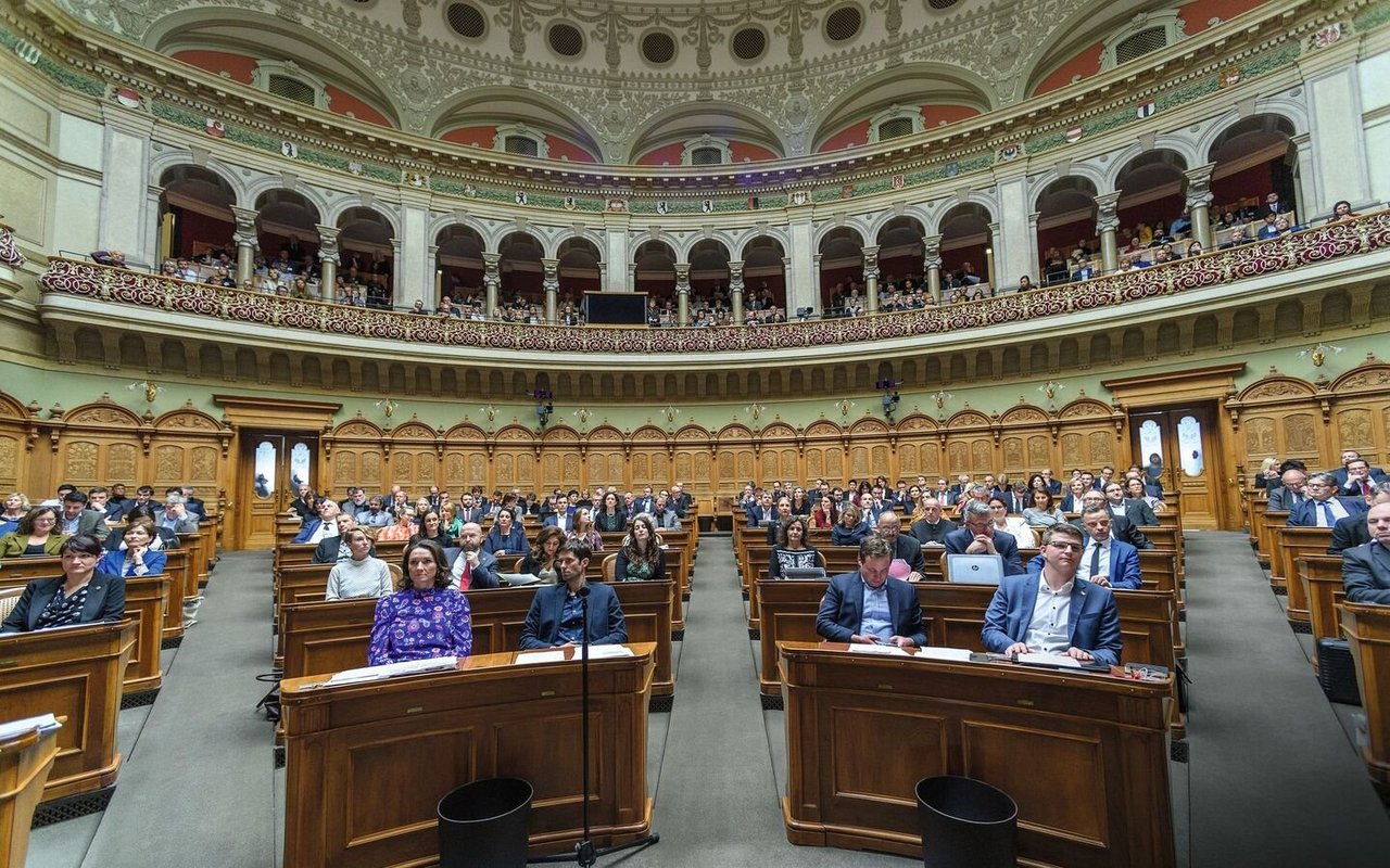 Blick in den voll besetzten Nationalrats-Saal