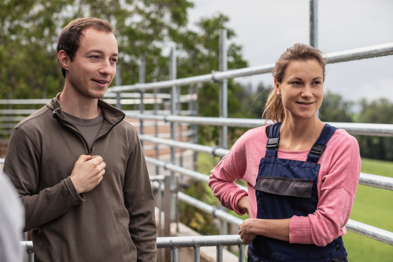 Gabriel und Antonia Ruckli haben während drei Jahren die Gruppenhaltung von laktierenden Sauen getestet. Im Frühling 2020 erfolgte der grosse Stallumbau für 120 Sauen. Bild: Pia Neuenschwander