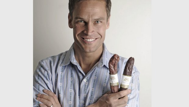 Die Trockenwürste, die Renzo Blumenthal in seinem Hofladen verkauft, werden aus Schweinefleisch aus Freilandhaltung hergestellt. Das war nicht wirklich so geplant. (Bild renzo.blumenthal.ch)