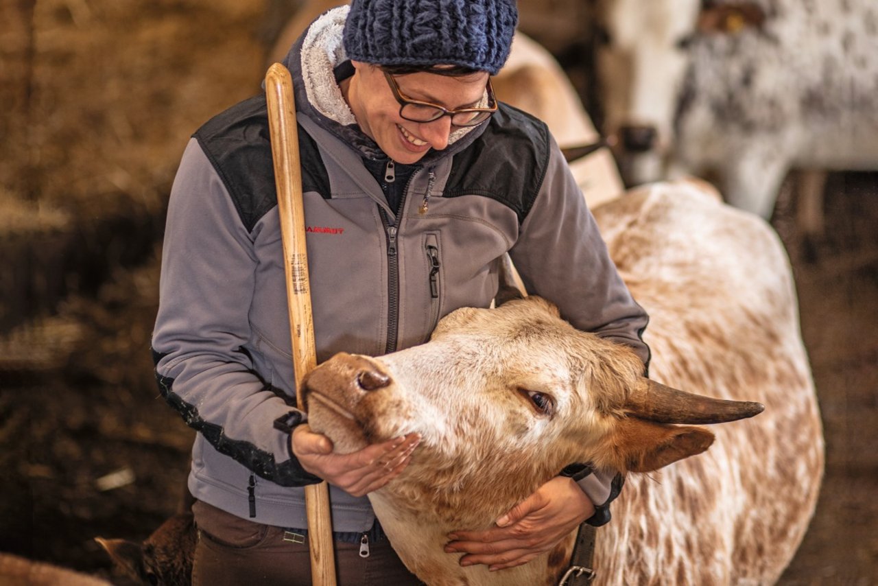 Rebekka Strub und ihre Tiere – das ist eine Herzensangelegenheit. Bild: Pia Neuenschwander