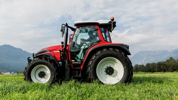 Bei Lindner bauen Bergbauern den Traktor Bei Lindner bauen die Bergbauern die Traktore. Bild: Mareycke Frehner
