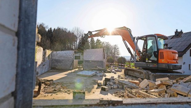 Aus einem ehemaligen Schweinestall entsteht eine Remise für den Maschinenpark von Serge Duperrex.