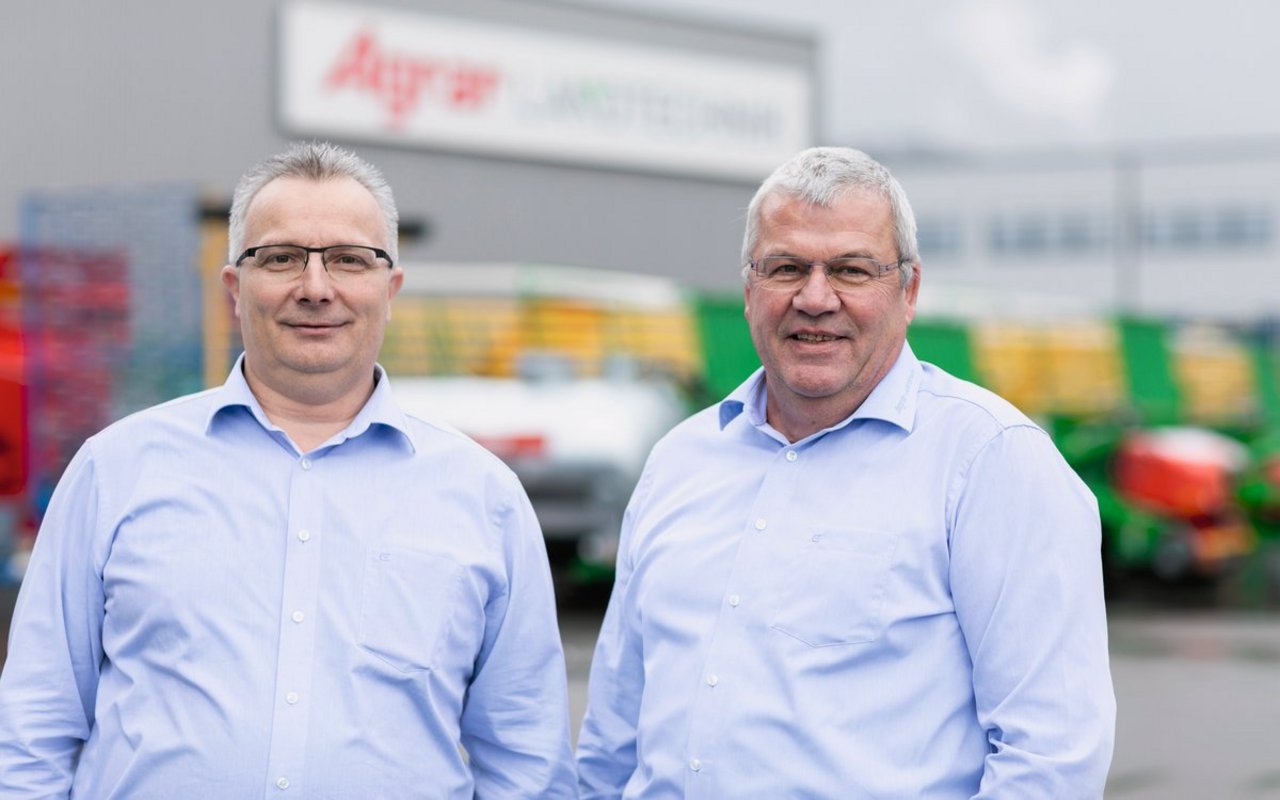 Ivo Fausch (links) Geschäftsführer und Karl Tanner, Verkaufschefder Agrar Landtechnik in Balterswil TG. Bild: Mareycke Frehner