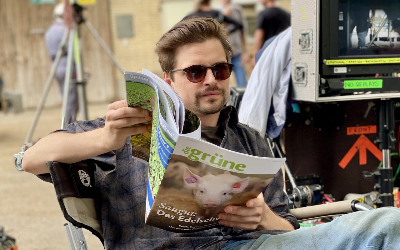 Neumatt-Hauptdarsteller Julian Koechlin liest das Fachmagazin «die grüne».