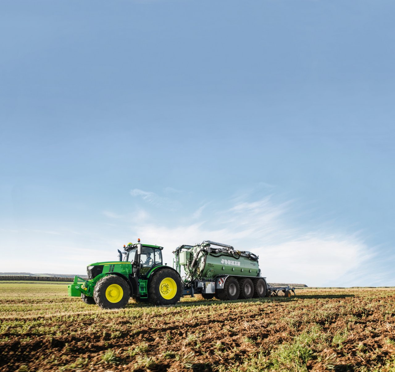 Bei der Gülleausbringung ermöglicht ein fest verbauter HarvestLab3000 eine exakte Nährstoff-Analyse direkt auf dem Feld. Bild: Robert Aebi Landtechnik AG