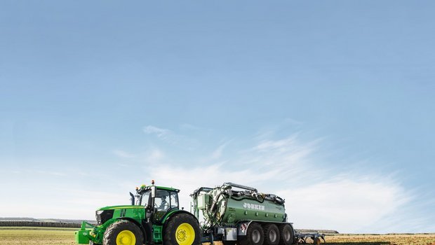 Bei der Gülleausbringung ermöglicht ein fest verbauter HarvestLab3000 eine exakte Nährstoff-Analyse direkt auf dem Feld. Bild: Robert Aebi Landtechnik AG